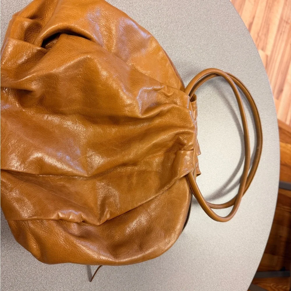HOBO Tan Leather Shoulder Bag and matching wallet - Picture 5 of 7